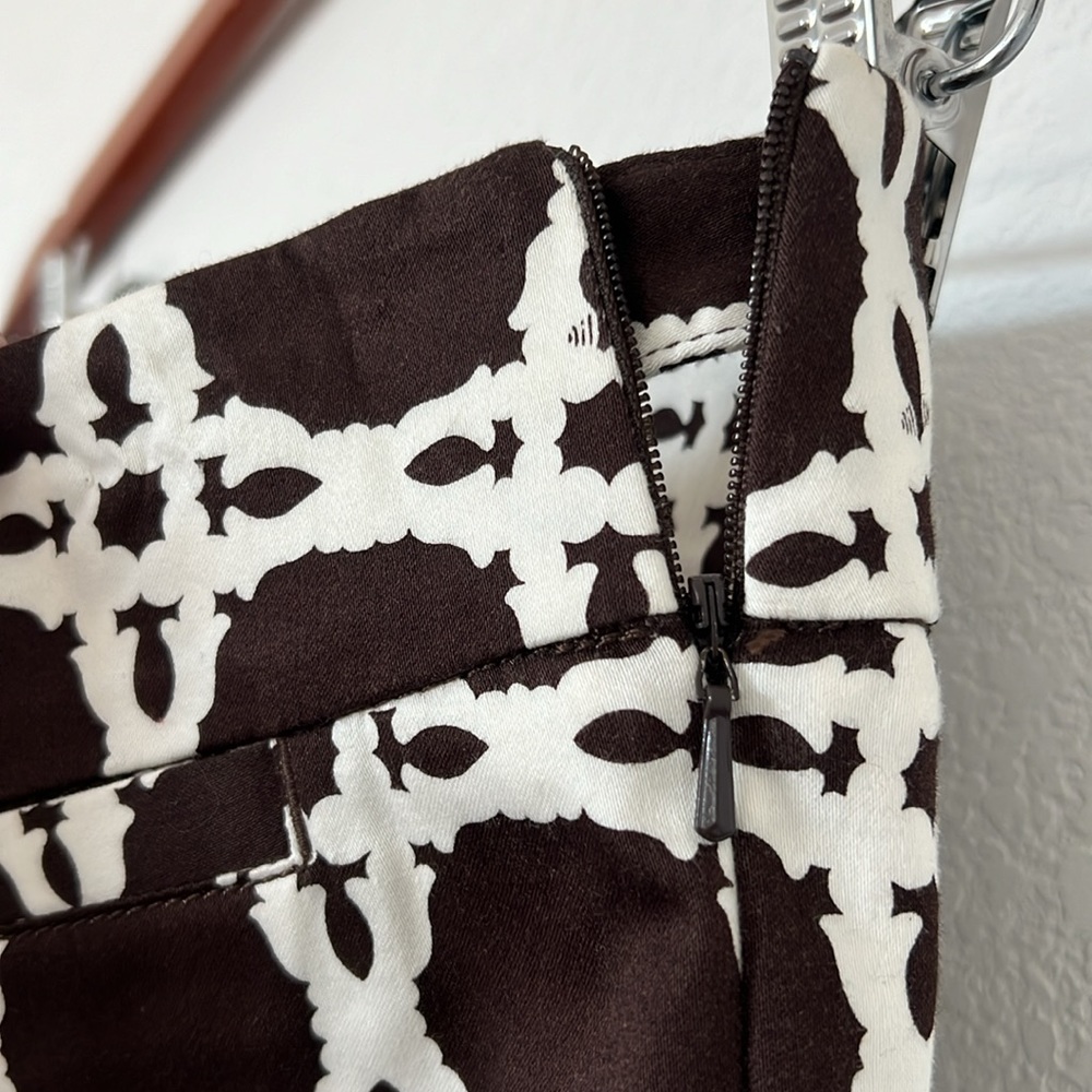 Lilly Pulitzer Black & White Cropped Pants with Graphic Circle Grid - Picture 6 of 10